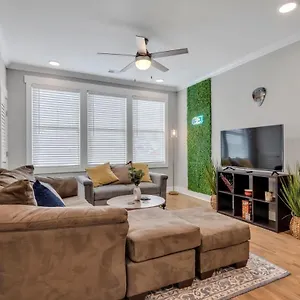 Modern Nations - Walkable - 5 Mi Downtown Holiday home