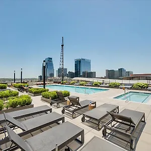 Global Luxury Downtown Apartment