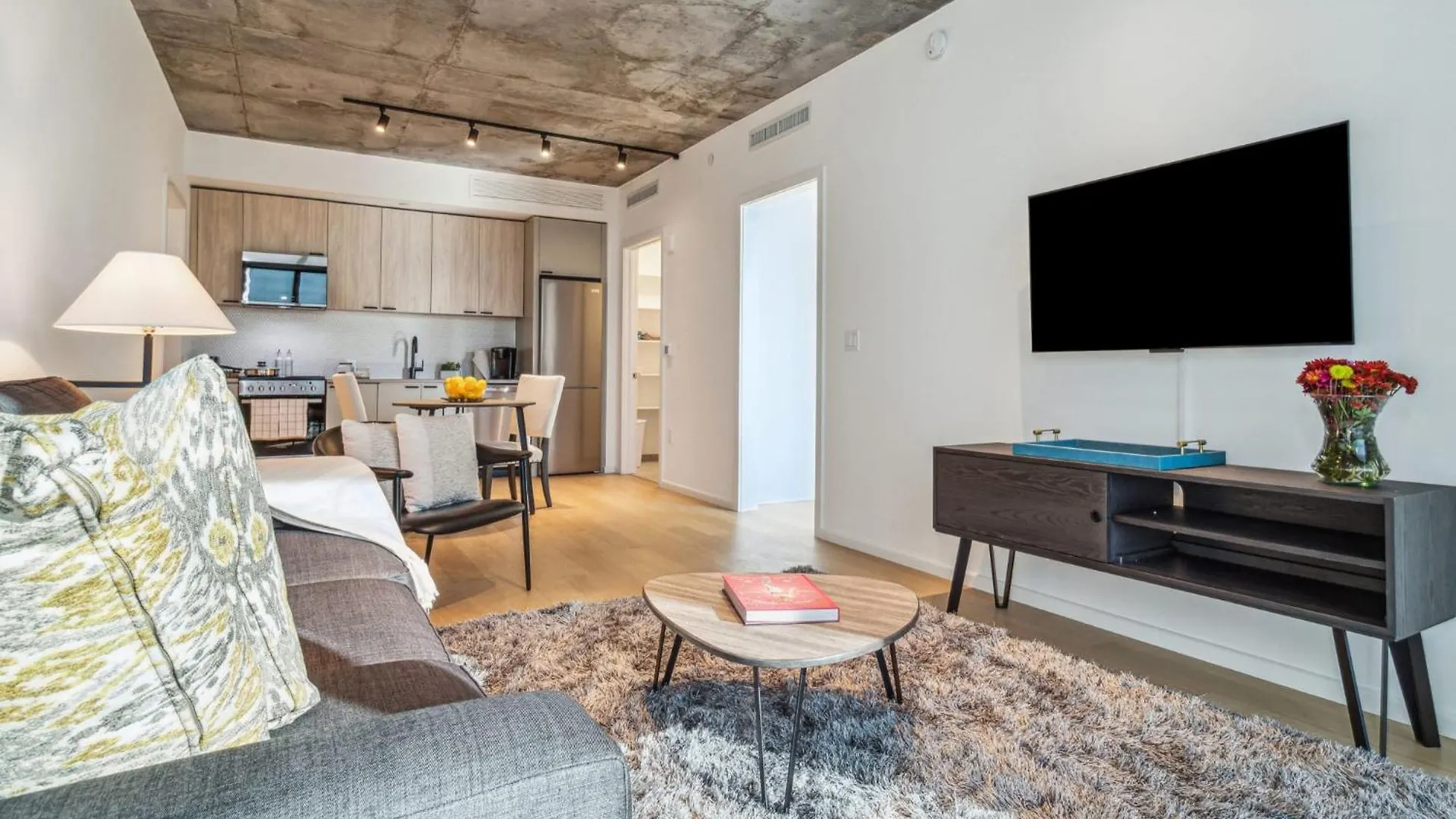 Contemporary City Living Apartments In Nashville 0*,